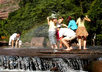 望鄉臺戲水